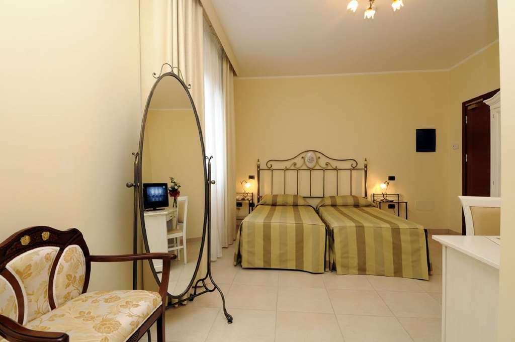 Hotel Villa Fiorita Giulianova Room photo