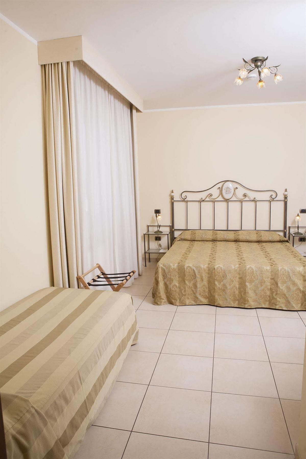 Hotel Villa Fiorita Giulianova Exterior photo